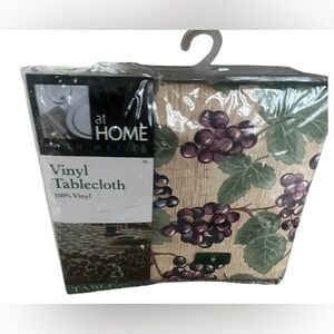 🍇 NEW 70” Round Vinyl Tablecloth